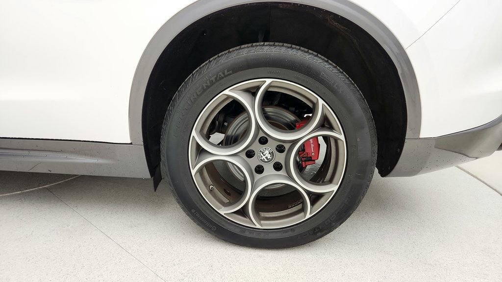 Used 2022 Alfa Romeo Stelvio Ti image 9