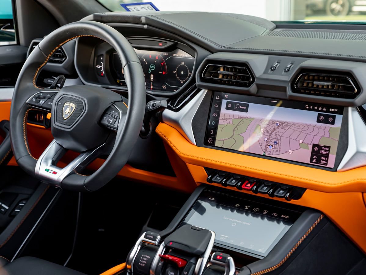 Used 2025 Lamborghini Urus SE AWD/4WD image 38