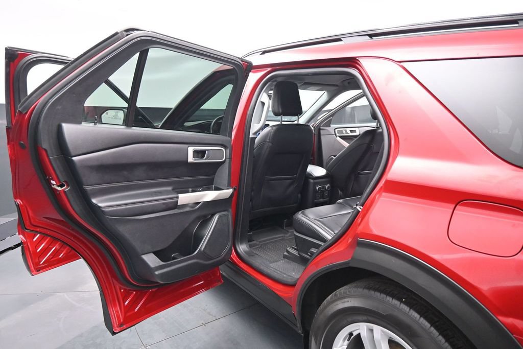 Used 2021 Ford Explorer XLT w/ Equipment Group 202A RWD image 16