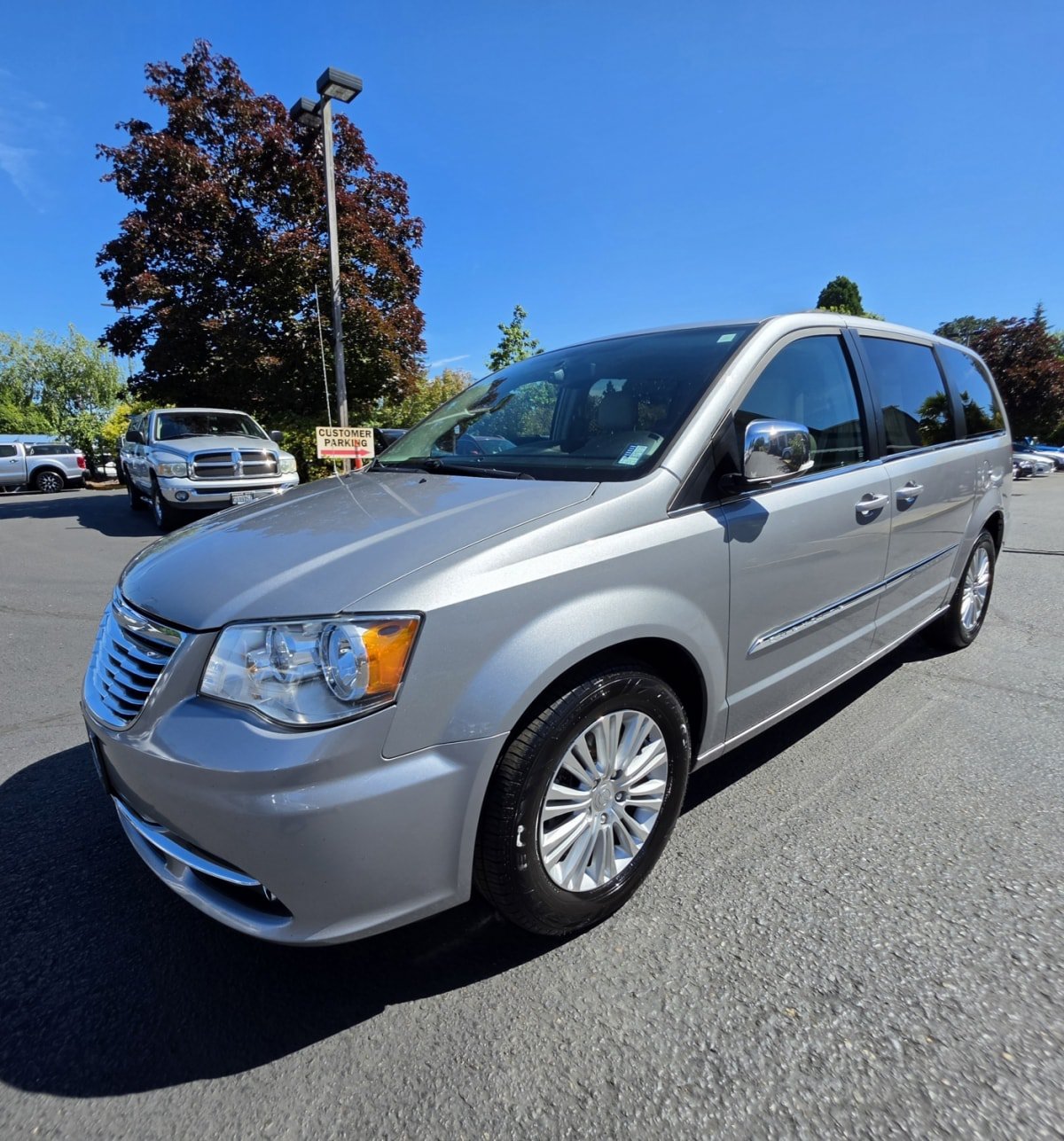 Used 2015 Chrysler Town & Country Touring-L