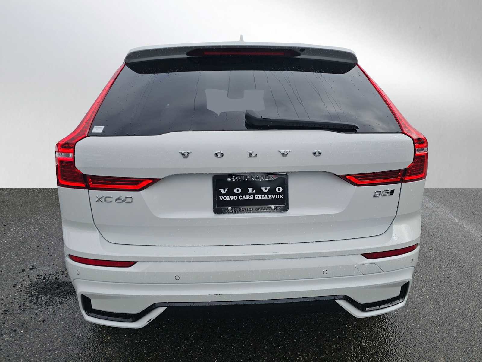 Certified 2025 Volvo XC60 B5 Plus AWD/4WD image 5