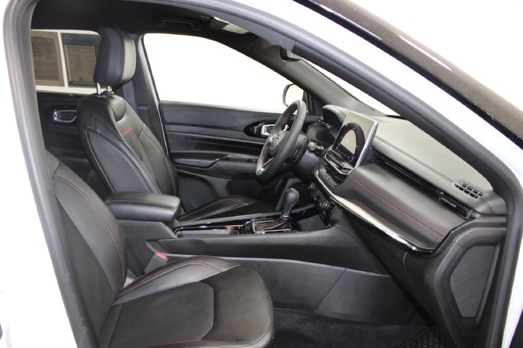 Used 2025 Jeep Compass Trailhawk AWD/4WD image 24