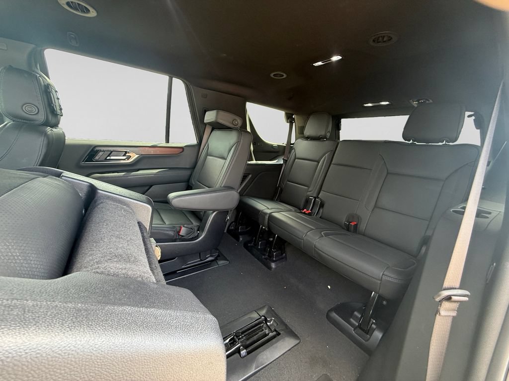 Used 2025 GMC Yukon Denali AWD/4WD image 40