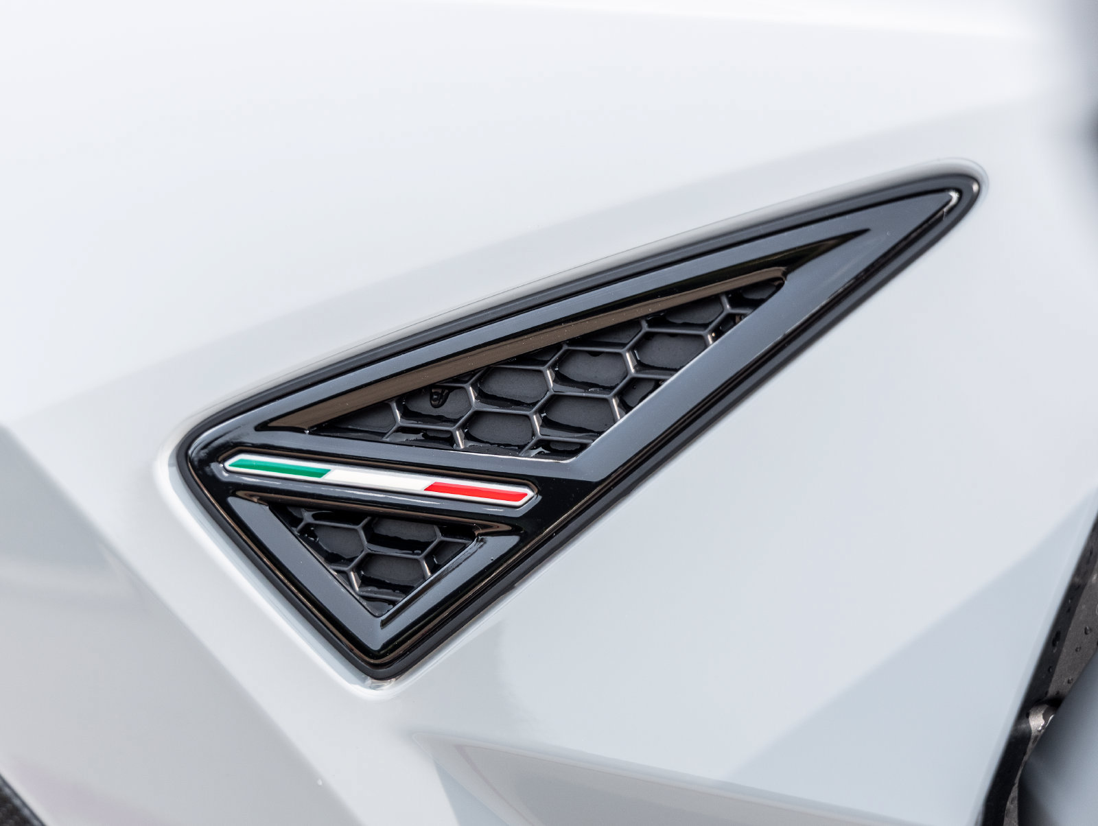 Used 2024 Lamborghini Urus Performante AWD/4WD image 16