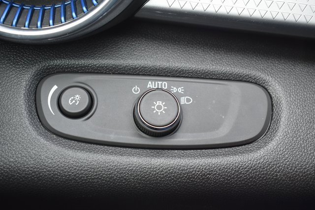 Used 2025 Chevrolet Trax LT w/ LT Convenience Package image 16