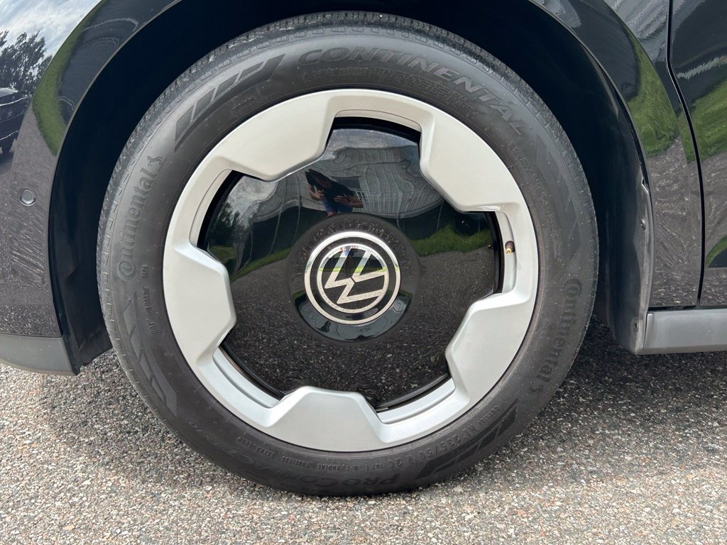 Used 2025 Volkswagen ID. Buzz Pro S RWD image 34
