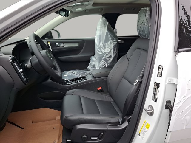 New 2026 Volvo XC40 B5 Plus w/ Protection Package Premier AWD/4WD image 6