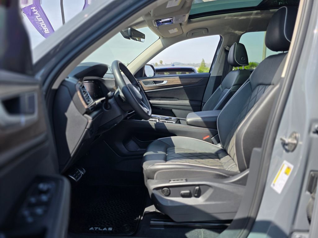 Used 2025 Volkswagen Atlas SEL Premium R-Line image 15