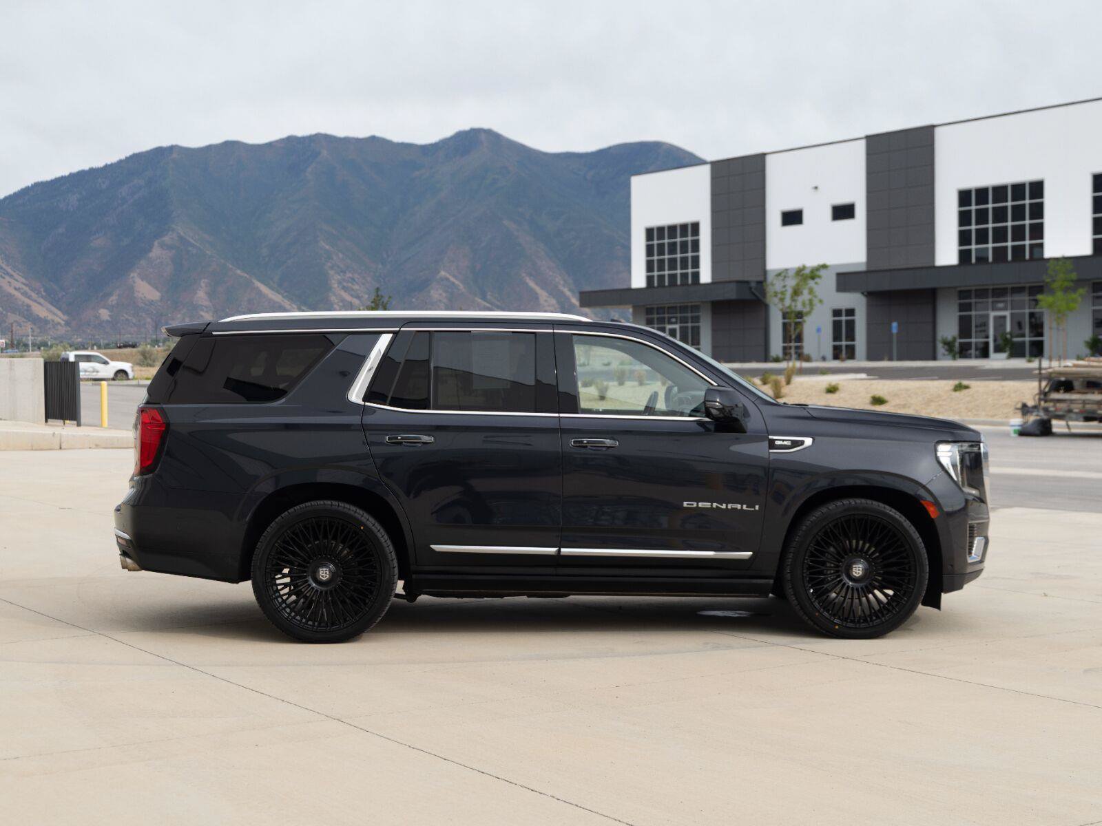 Used 2023 GMC Yukon Denali w/ Denali Reserve Package AWD/4WD image 4