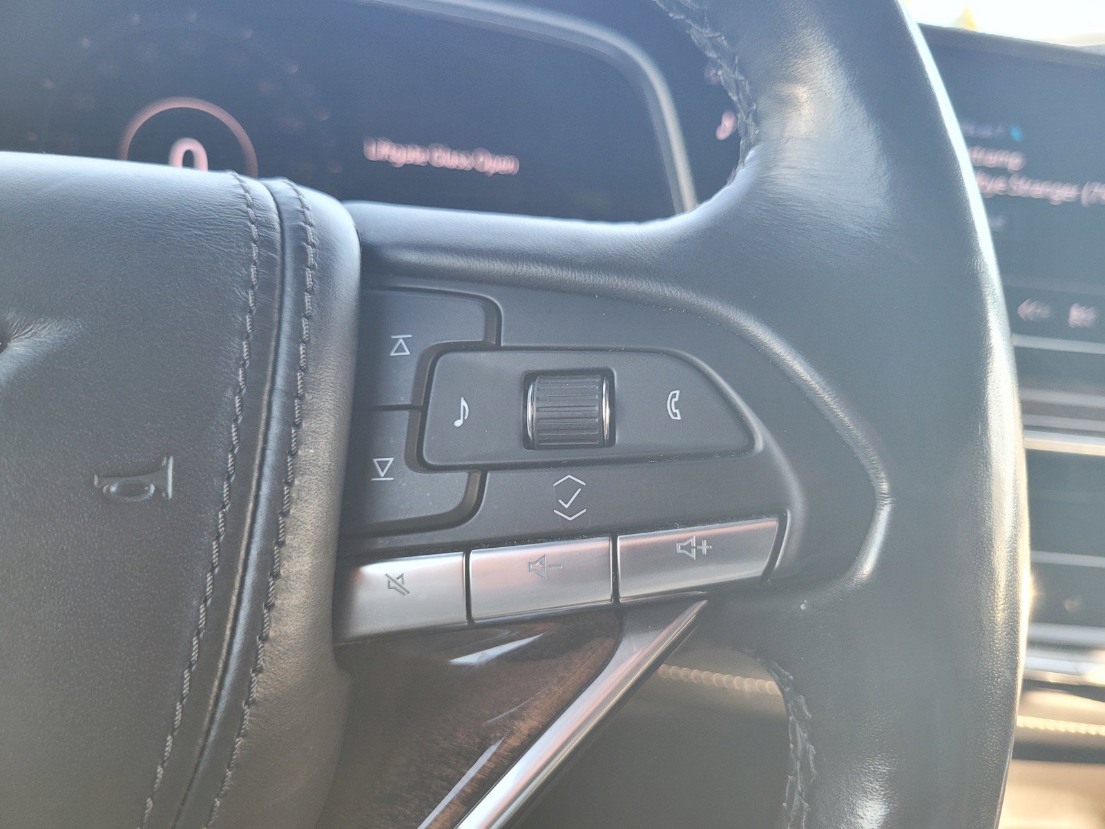 Used 2021 Cadillac Escalade Premium Luxury Platinum AWD/4WD image 24