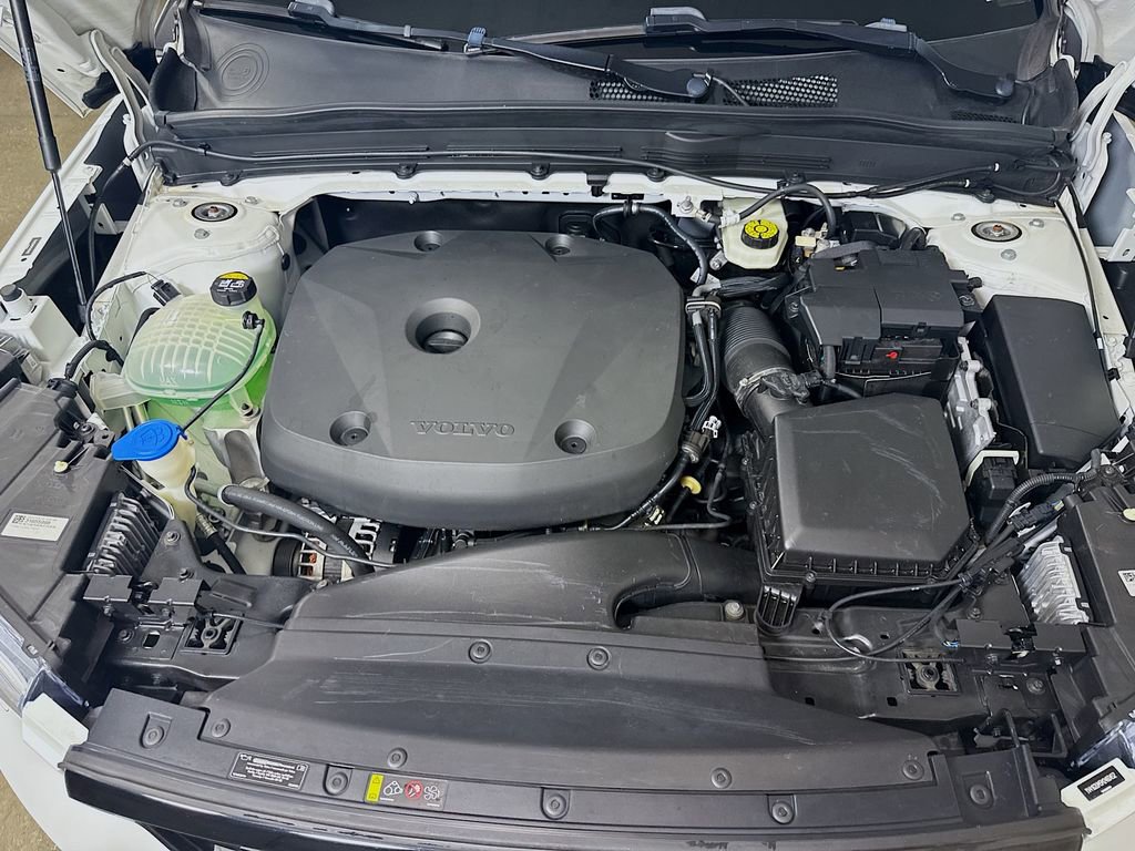 Used 2021 Volvo XC40 T5 R-Design image 31