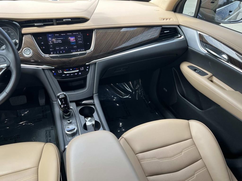 Certified 2025 Cadillac XT6 Premium Luxury w/ Platinum Package image 15