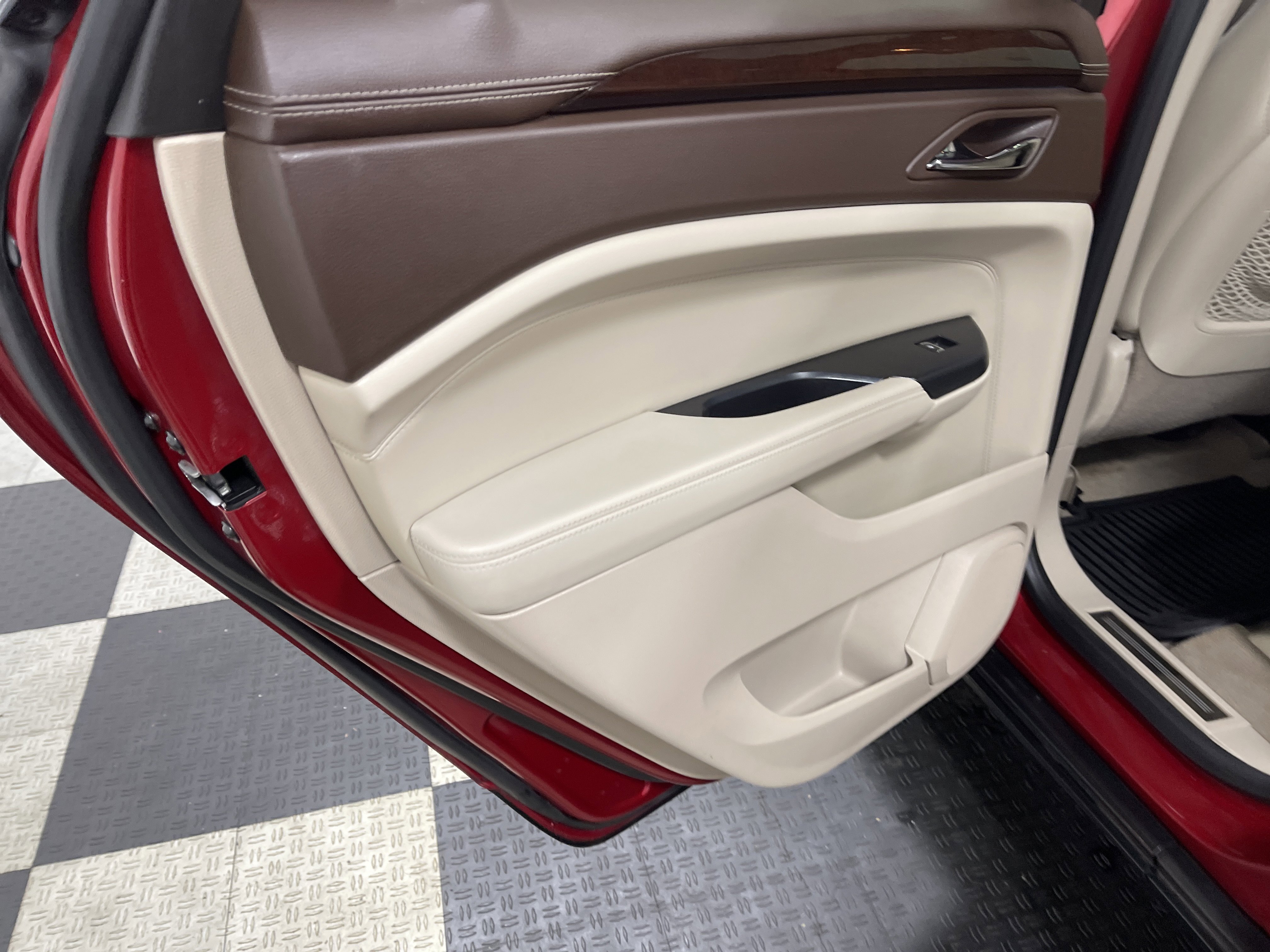 Used 2014 Cadillac SRX Luxury w/ Driver Awareness Package FWD image 15