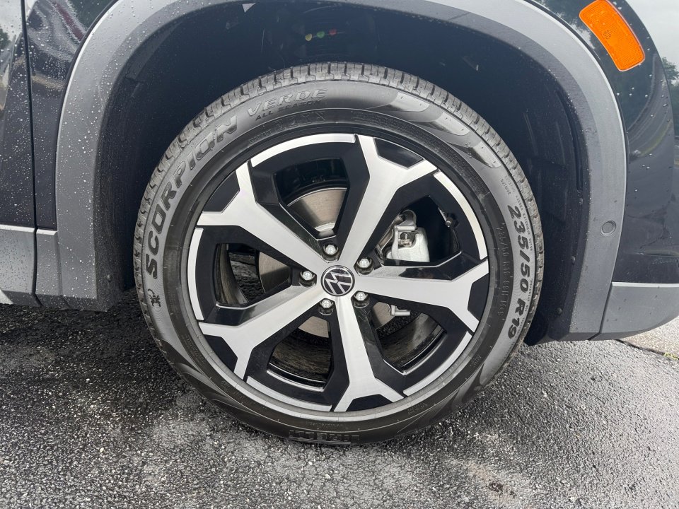 New 2026 Volkswagen Tiguan SE FWD image 25
