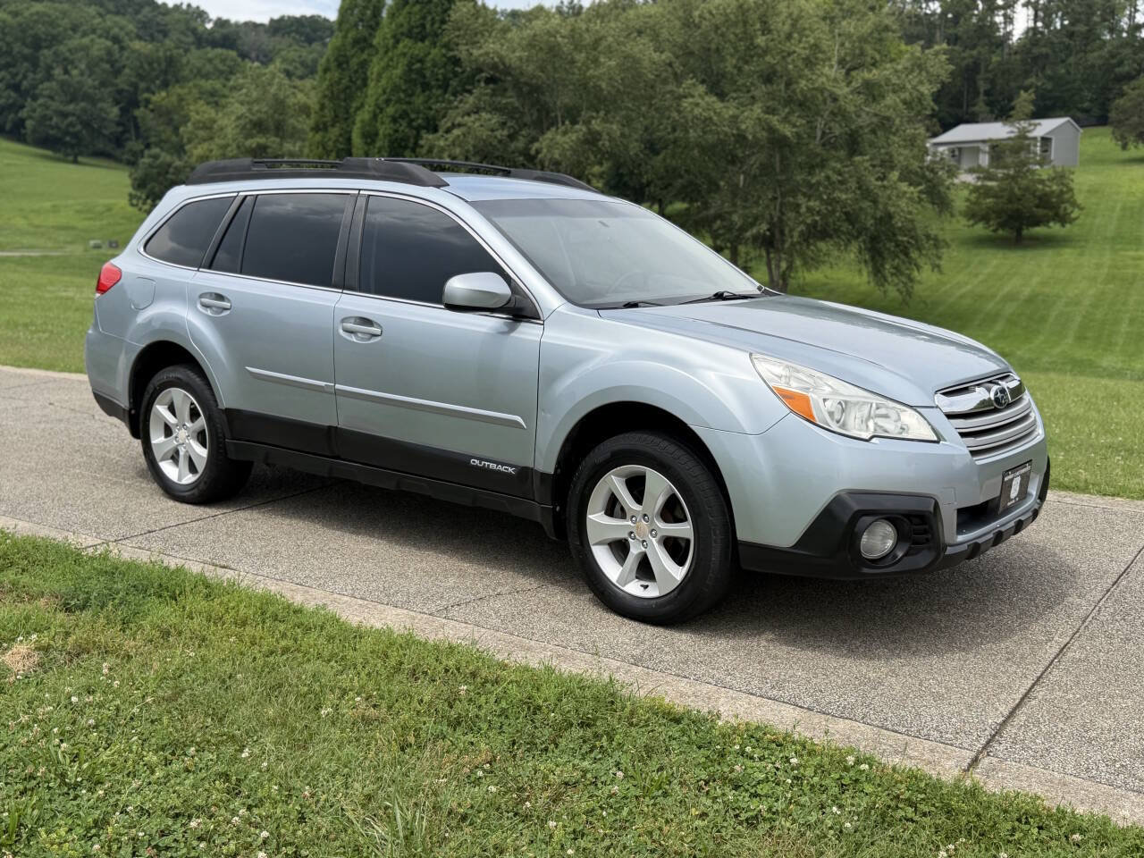 Used 2013 Subaru Outback 2.5i Premium w/ All-Weather Pkg AWD/4WD image 13