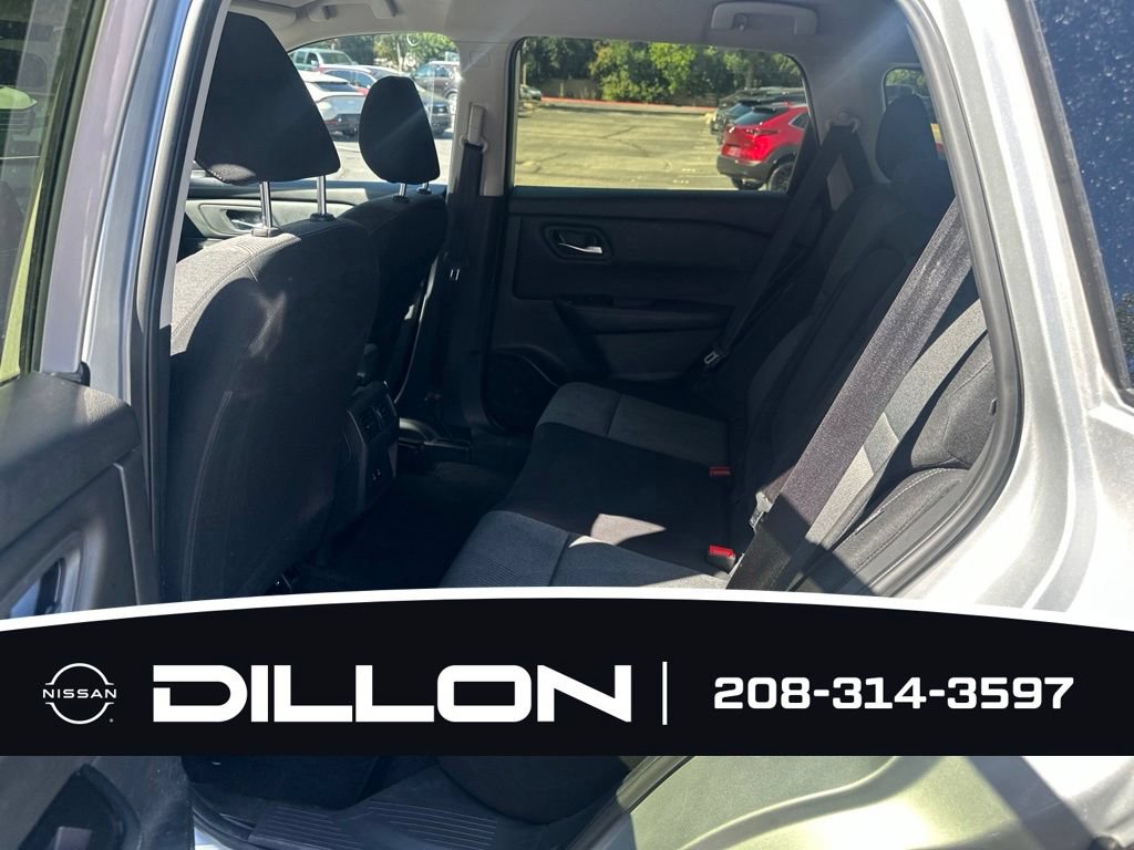 Used 2025 Nissan Rogue SV AWD/4WD image 6