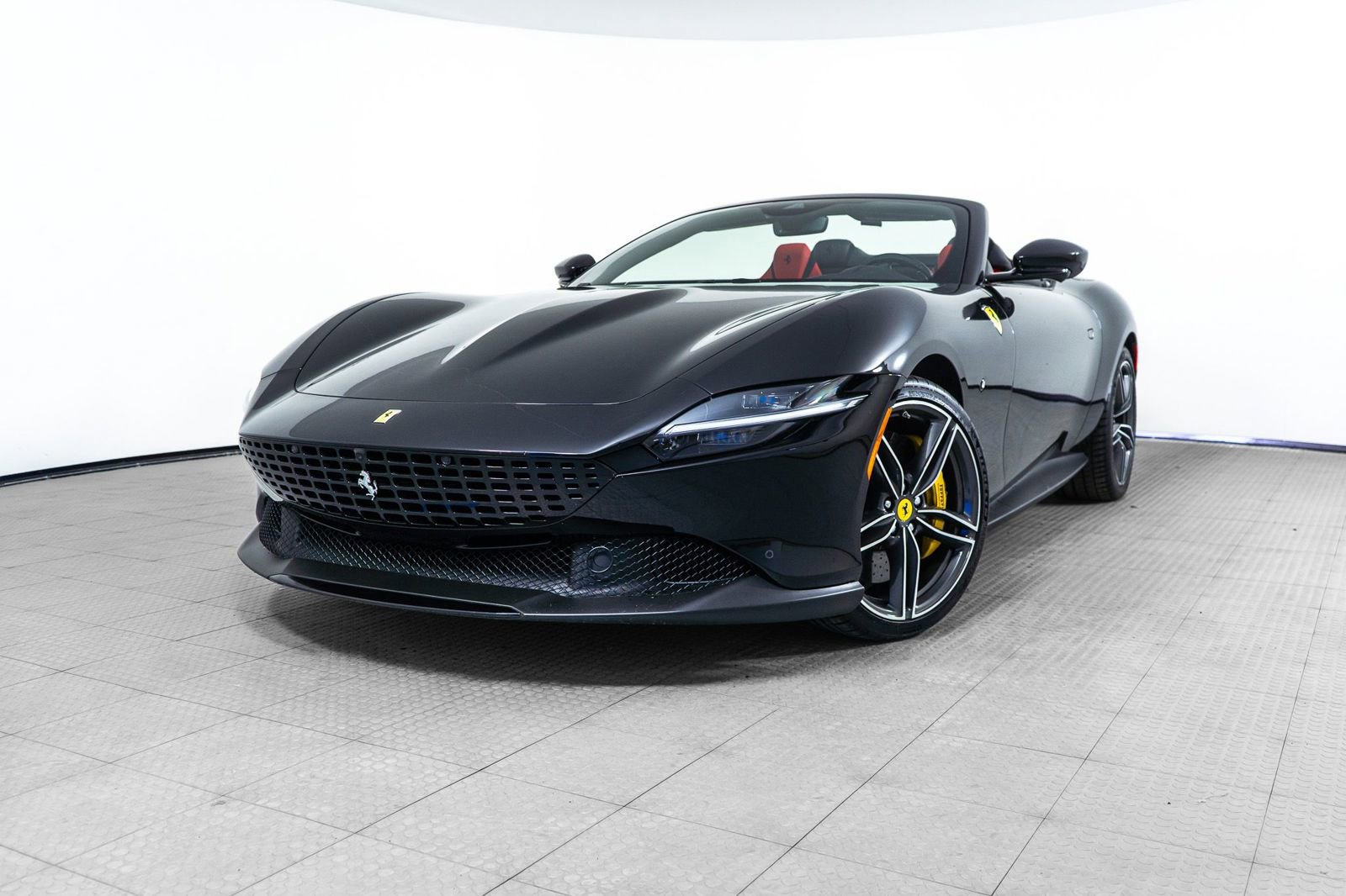 Certified 2025 Ferrari Roma Spider RWD image 1