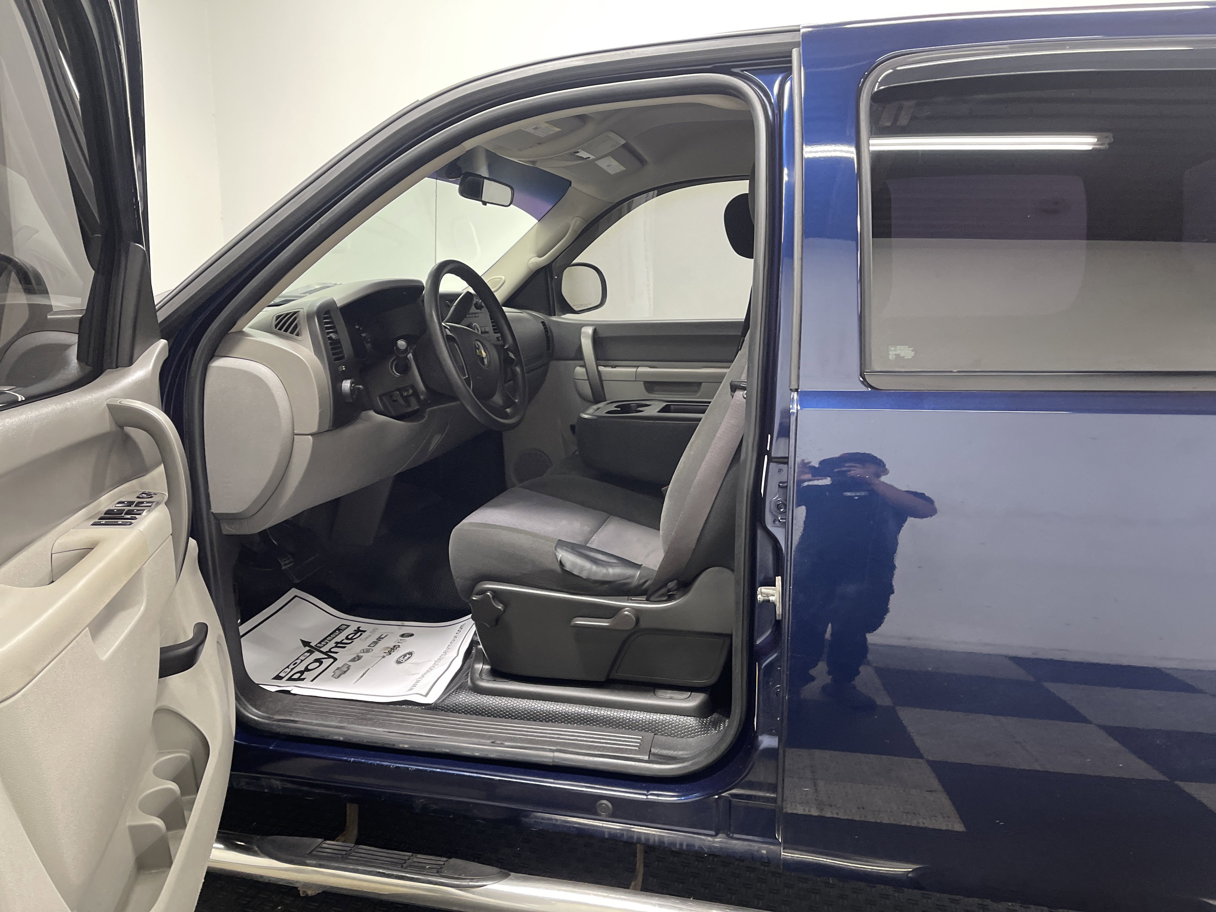 Used 2011 Chevrolet Silverado 1500 W/T RWD image 9