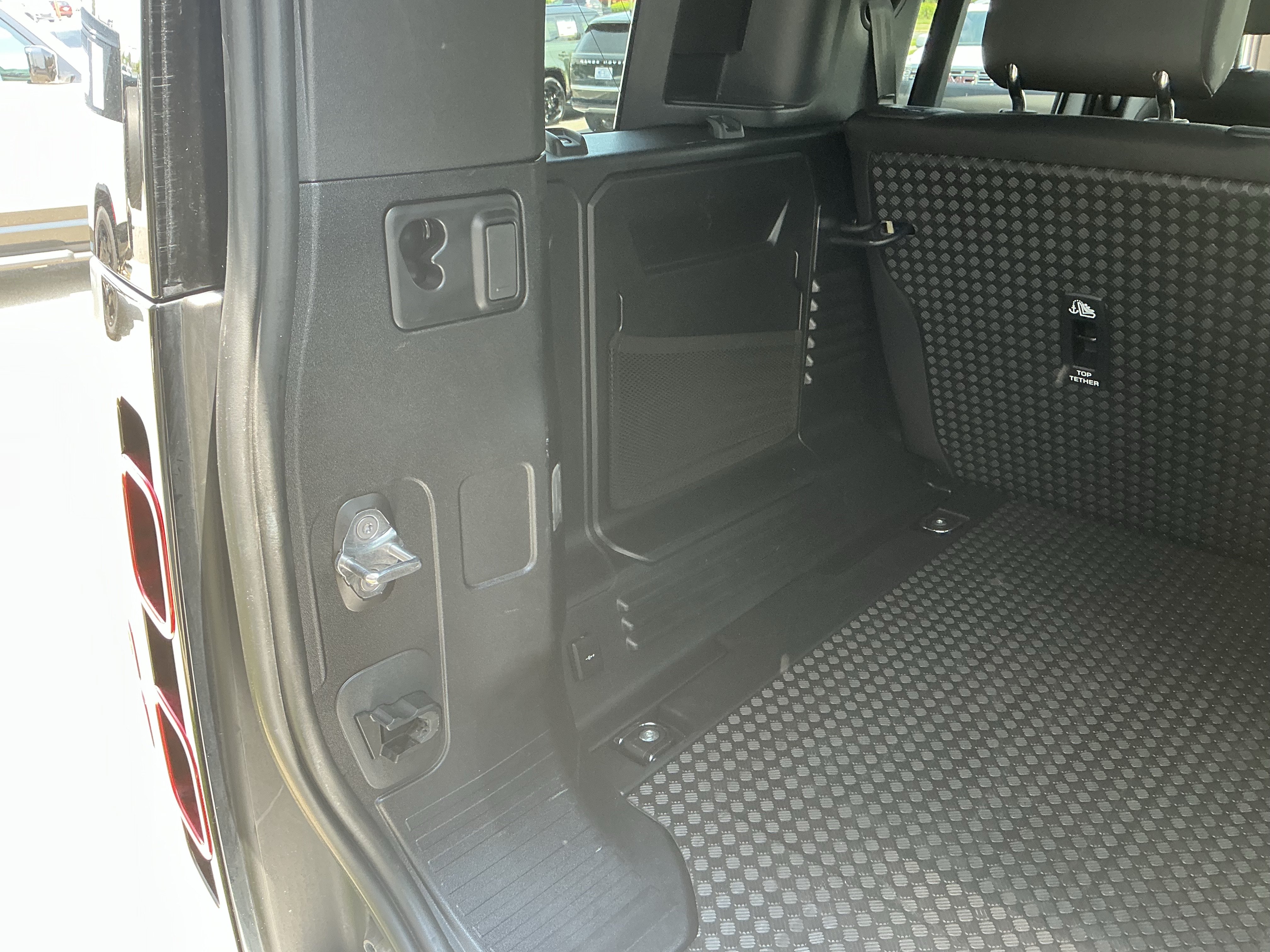 Certified 2025 Land Rover Defender 110 S AWD/4WD image 37