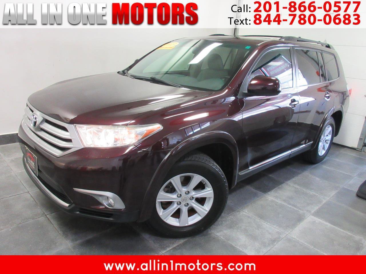 Used 2013 Toyota Highlander SE FWD image 1