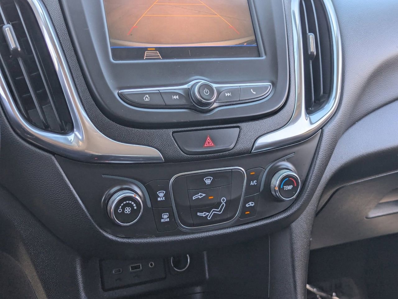 Used 2021 Chevrolet Equinox LT w/ LPO, Cargo Package AWD/4WD image 25