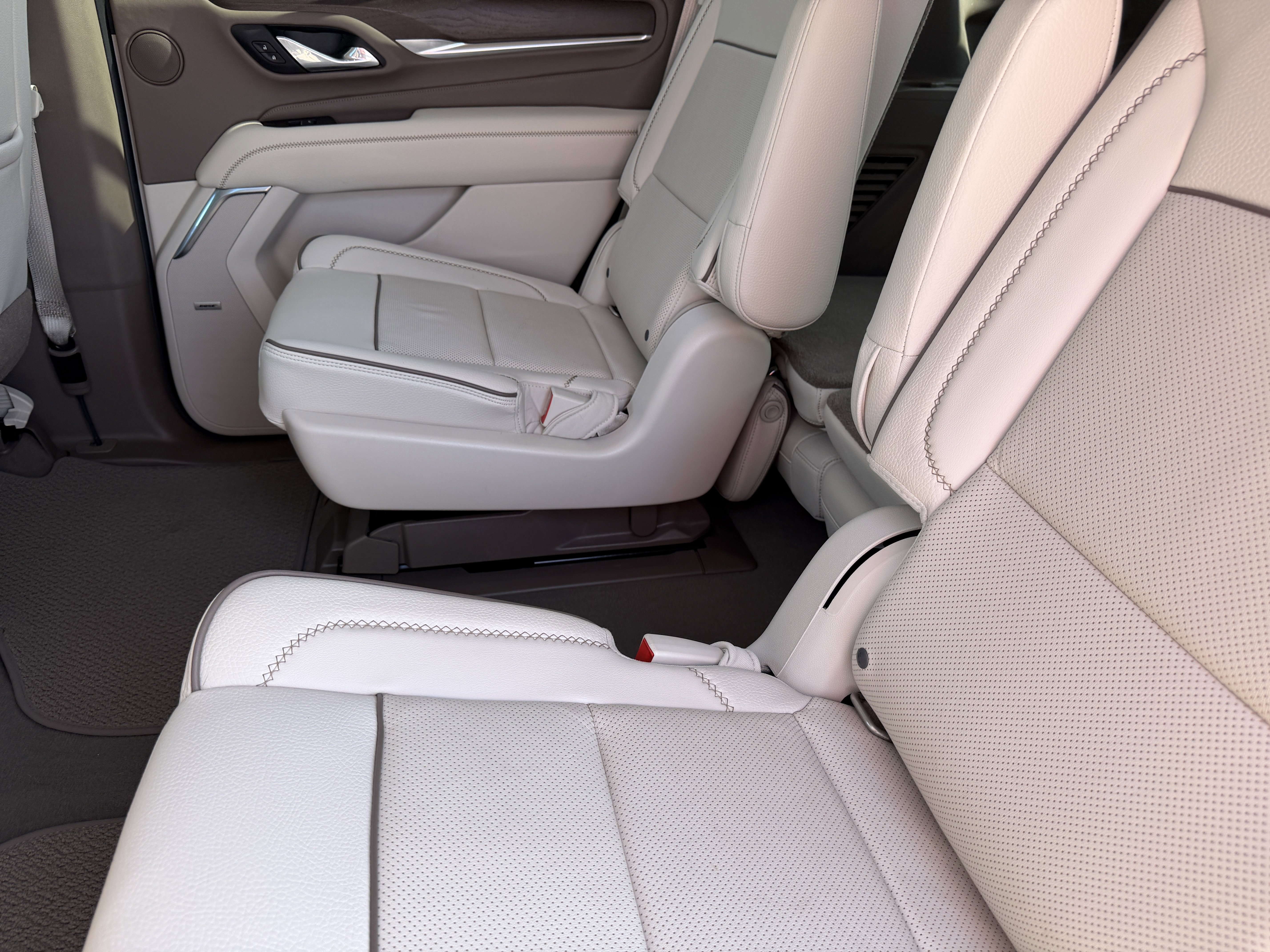 Used 2021 GMC Yukon Denali w/ Denali Premium Package image 19