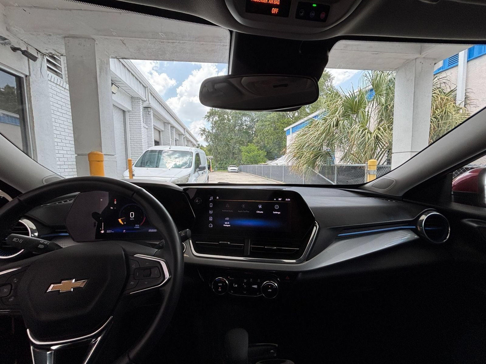 Used 2025 Chevrolet Trax LT w/ LT Convenience Package FWD image 32