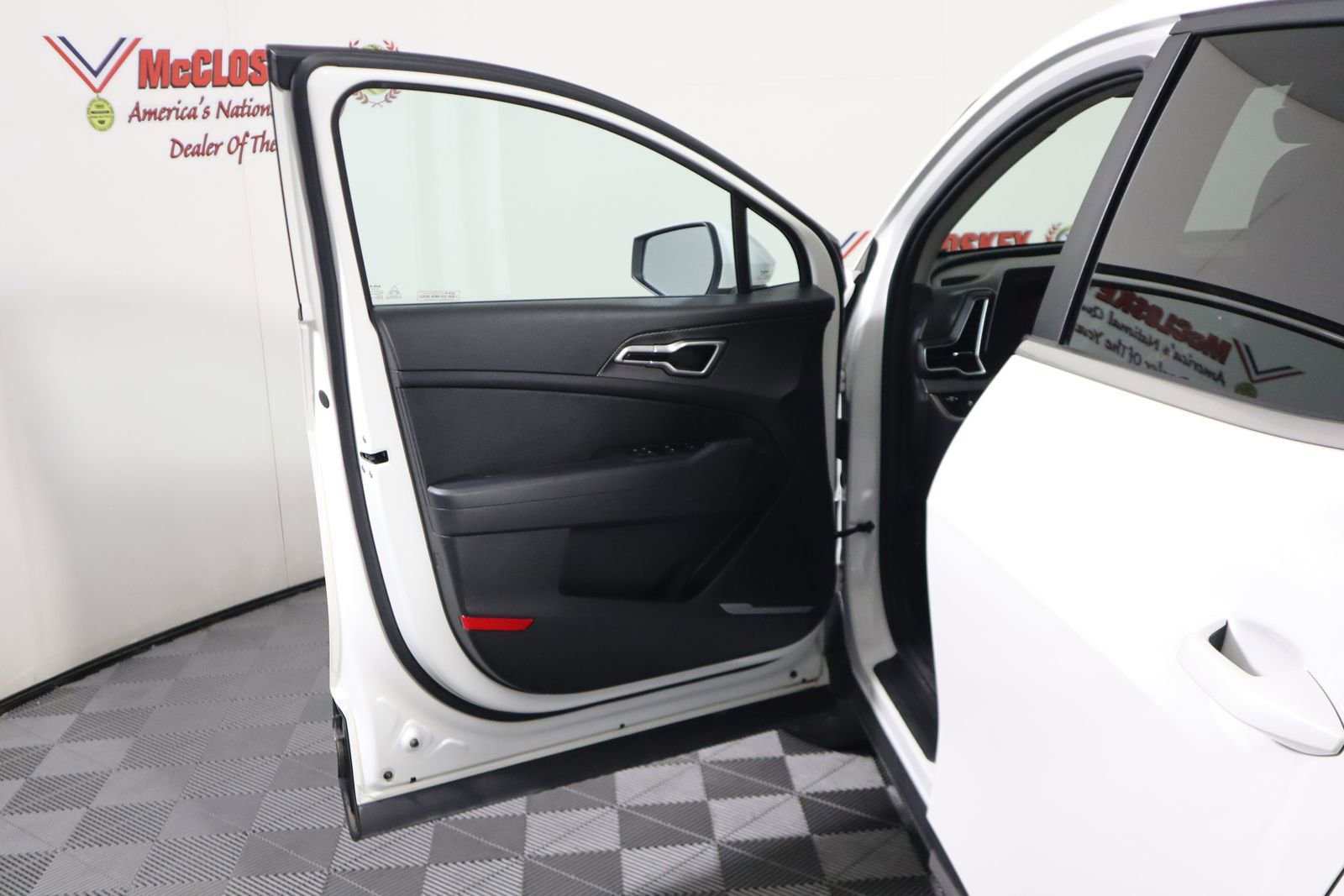 Used 2023 Kia Sportage LX image 27