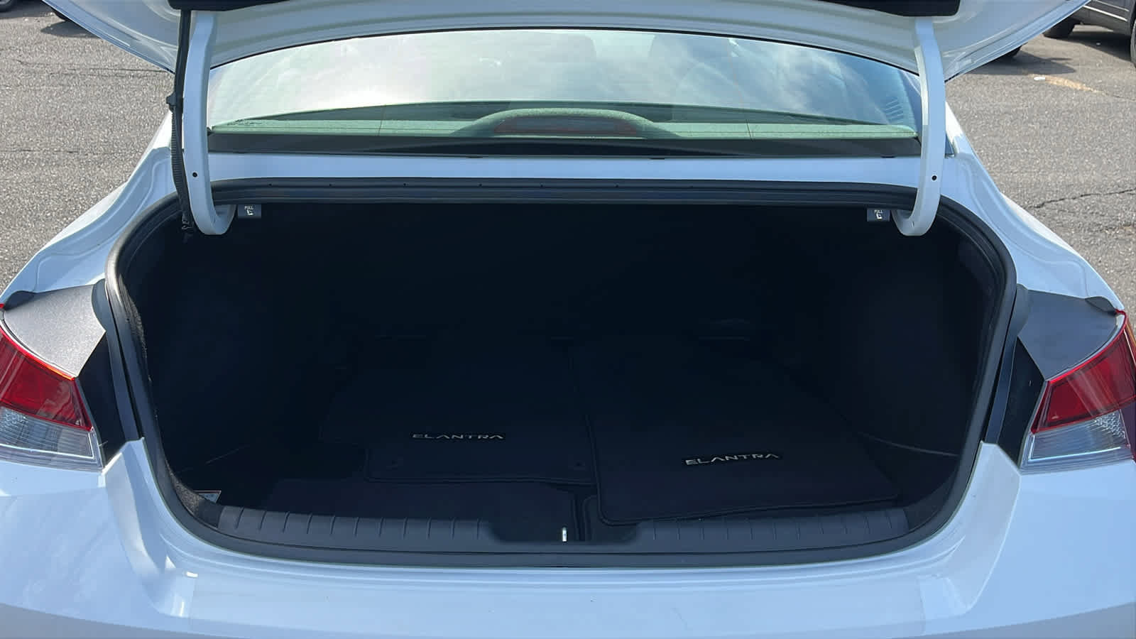 Used 2023 Hyundai Elantra SEL FWD image 24