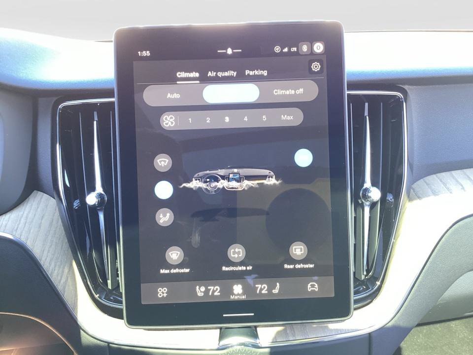 New 2027 Volvo XC60 B5 Plus AWD/4WD image 18