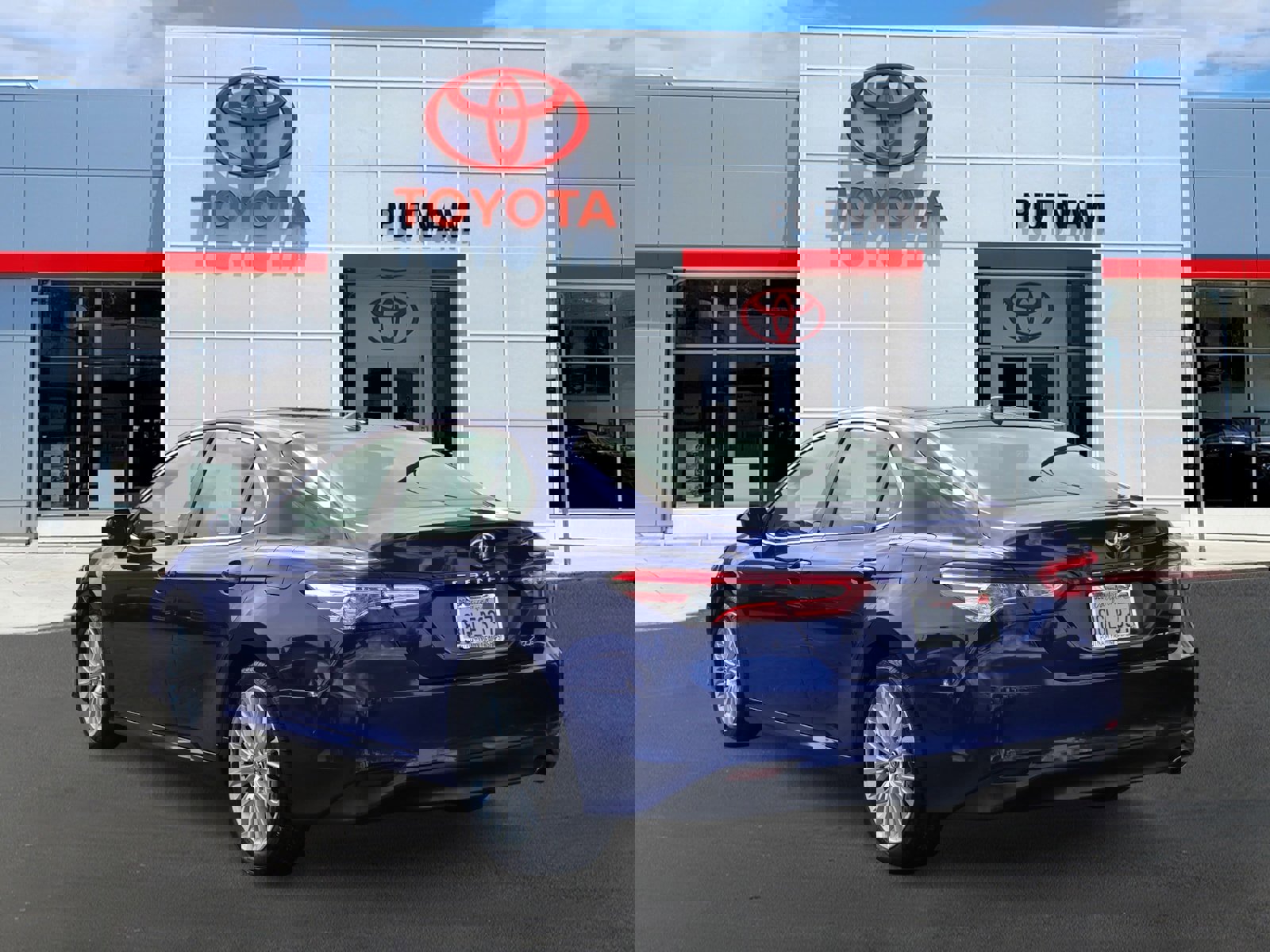 Used 2018 Toyota Camry XLE w/ Audio Package FWD image 6