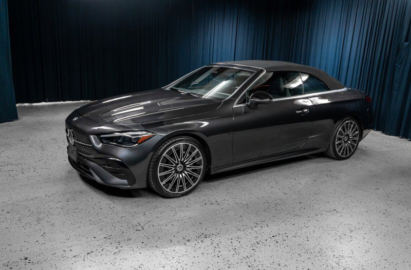 Used 2025 Mercedes-Benz CLE 300 4MATIC Cabriolet image 2
