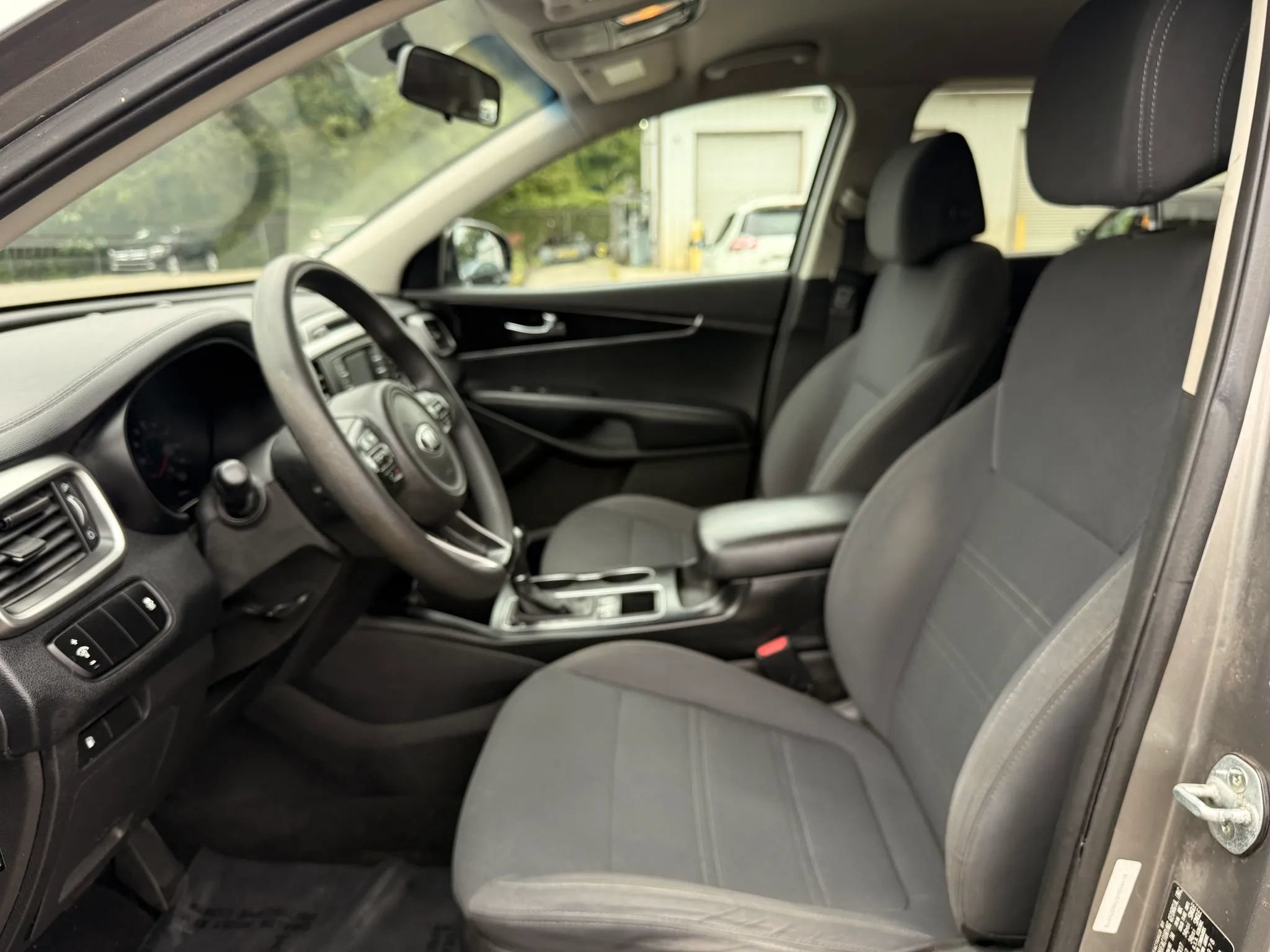 Used 2017 Kia Sorento AWD image 2