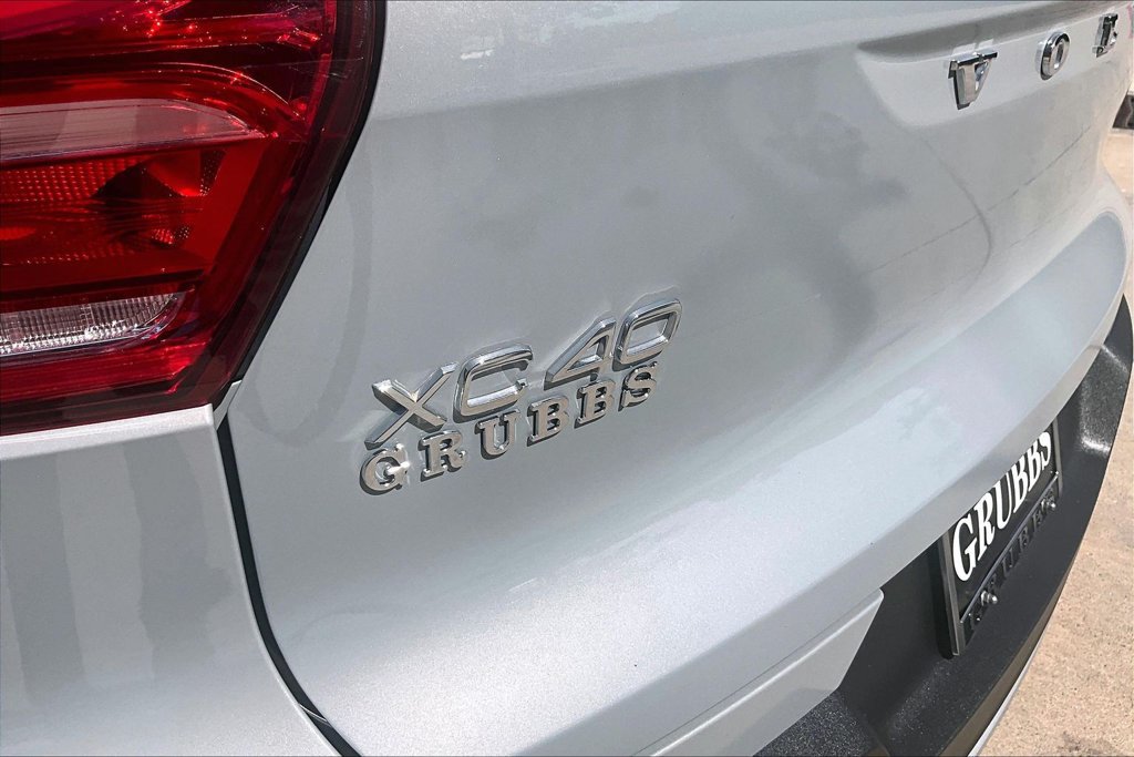 Certified 2025 Volvo XC40 B5 Core AWD/4WD image 43