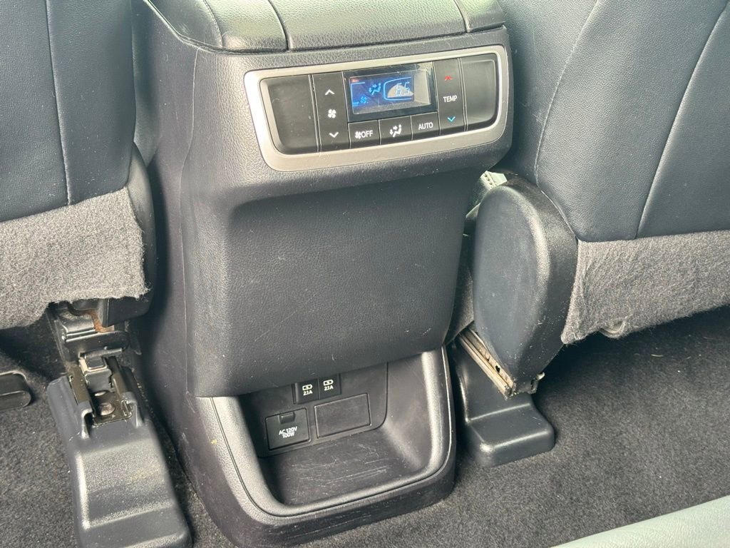 Used 2018 Toyota Highlander XLE image 18