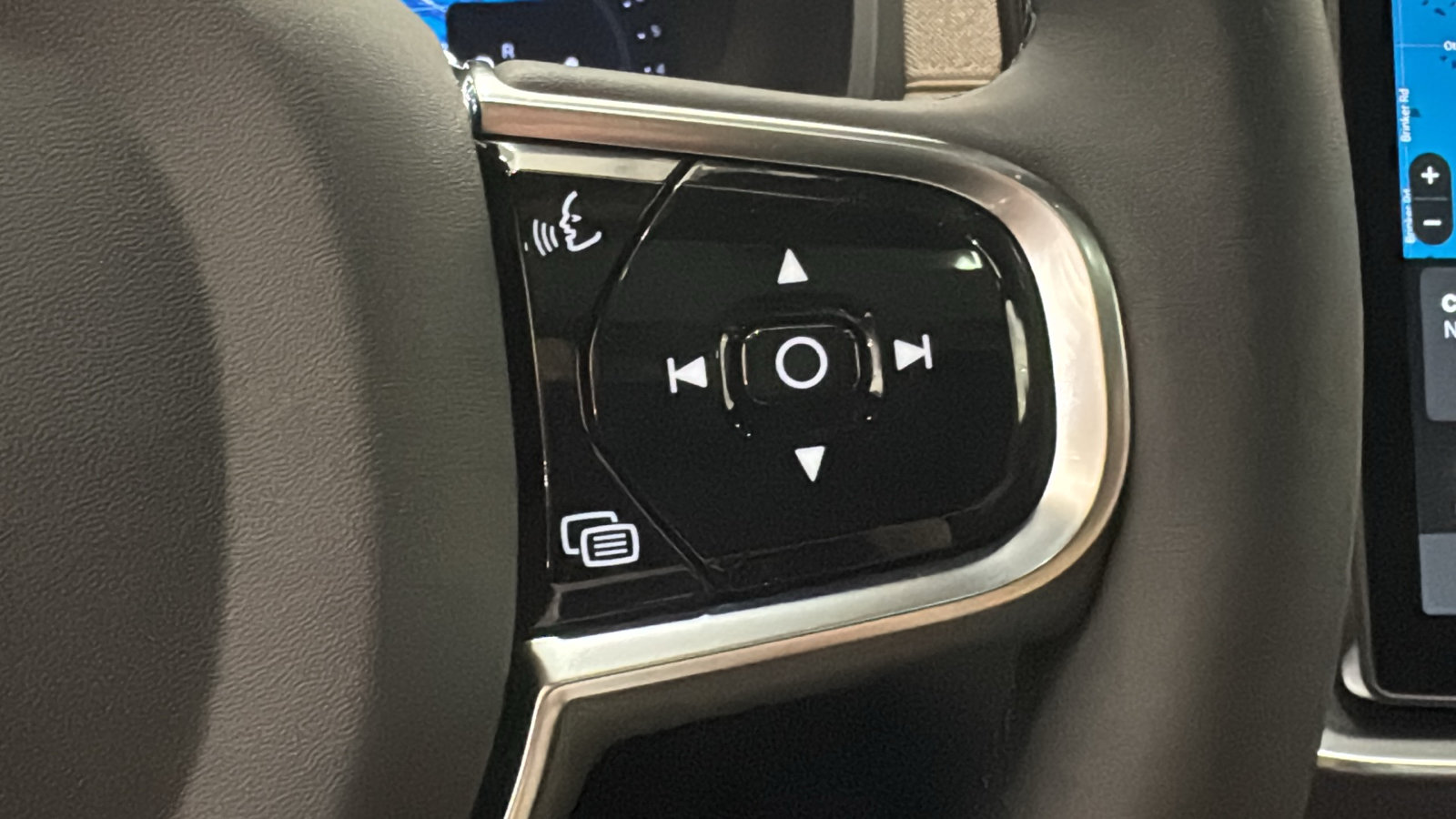 New 2027 Volvo XC90 B6 Plus AWD/4WD image 14