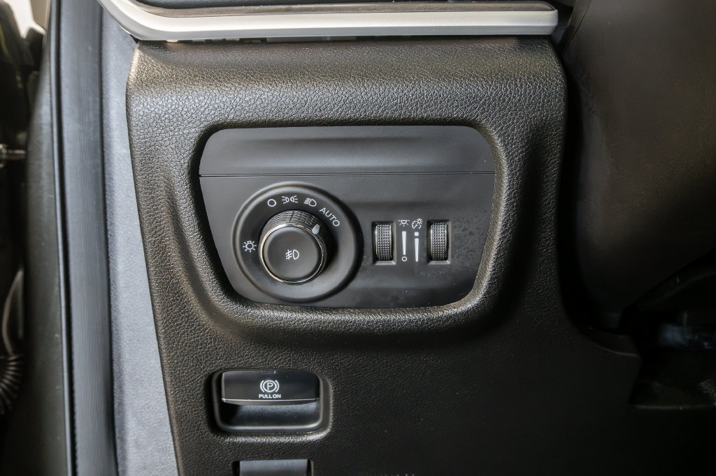 Used 2023 Jeep Grand Cherokee Limited AWD/4WD image 13