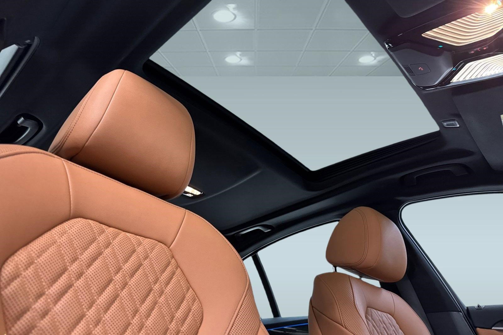 Used 2023 BMW 530e w/ Premium Package image 16