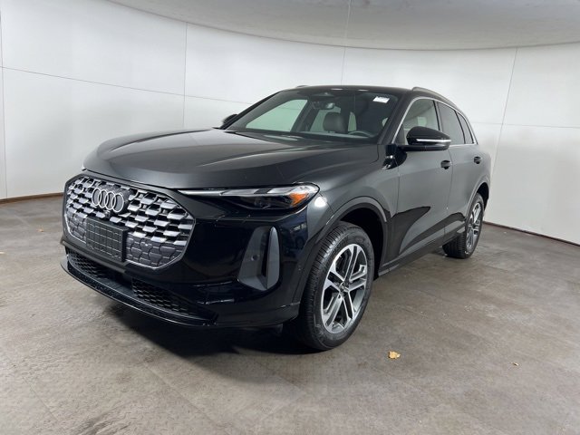 Used 2025 Audi Q5 Premium w/ Convenience Package image 3