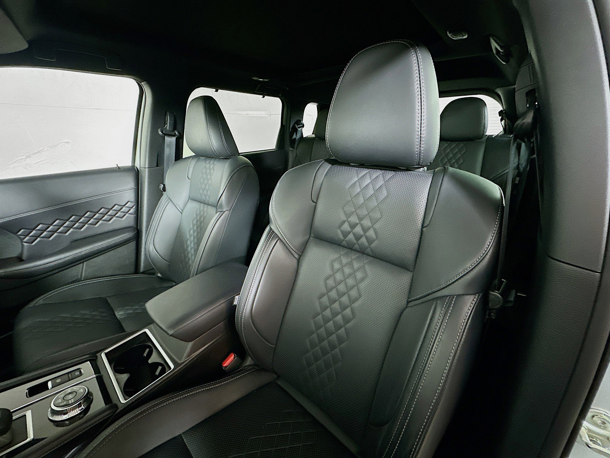 Used 2025 Mitsubishi Outlander SEL image 39