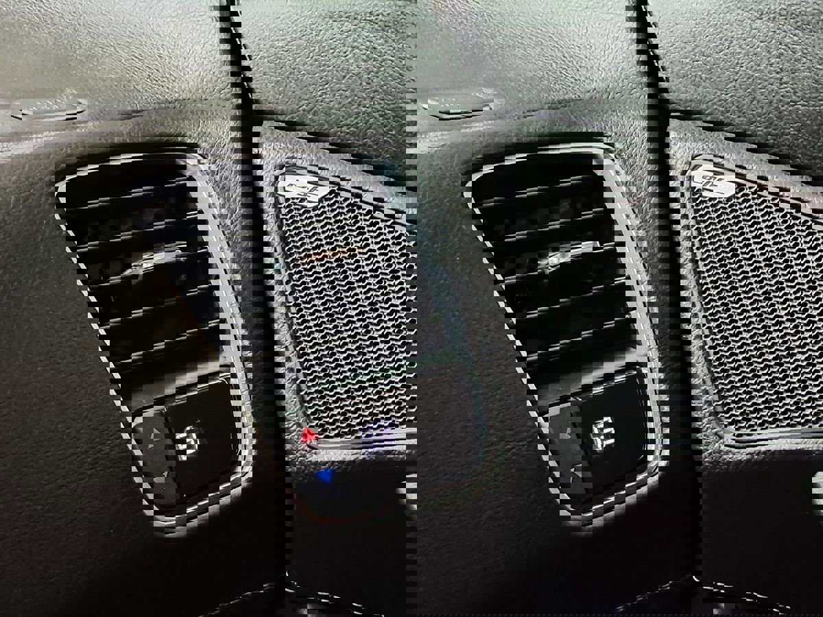 Used 2019 Chevrolet Corvette Stingray Coupe w/ Carbon Flash Badge Package image 23