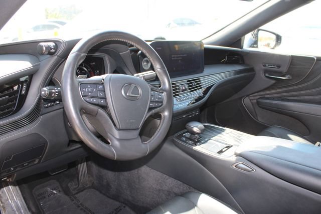Certified 2022 Lexus LS 500 w/ Accessory Package (Z2) RWD image 12