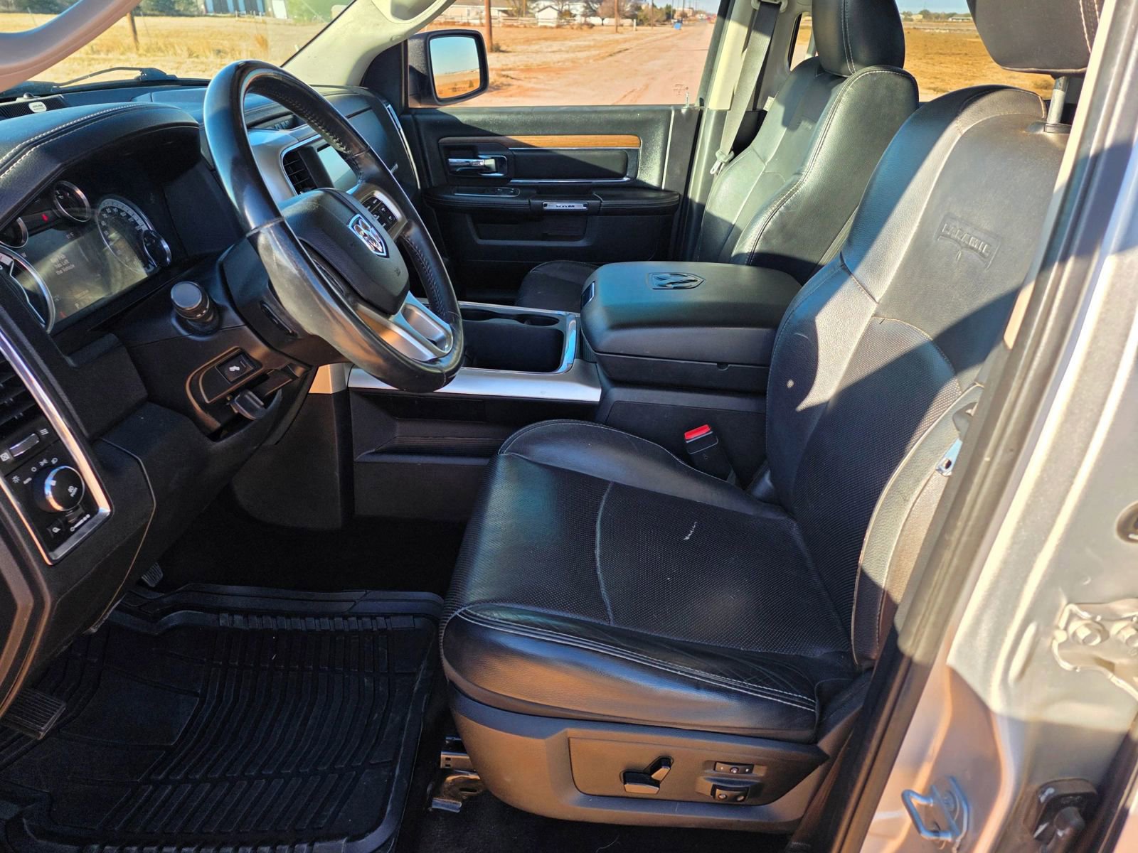 Used 2016 RAM 1500 Laramie w/ Convenience Group image 10