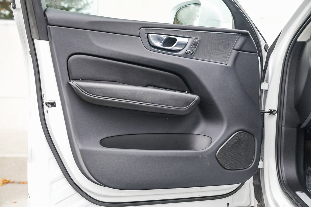 Used 2023 Volvo XC60 B5 Core image 19