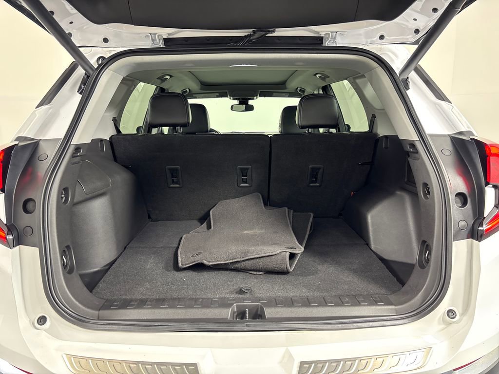 Used 2022 GMC Terrain SLT w/ Infotainment Package II FWD image 33