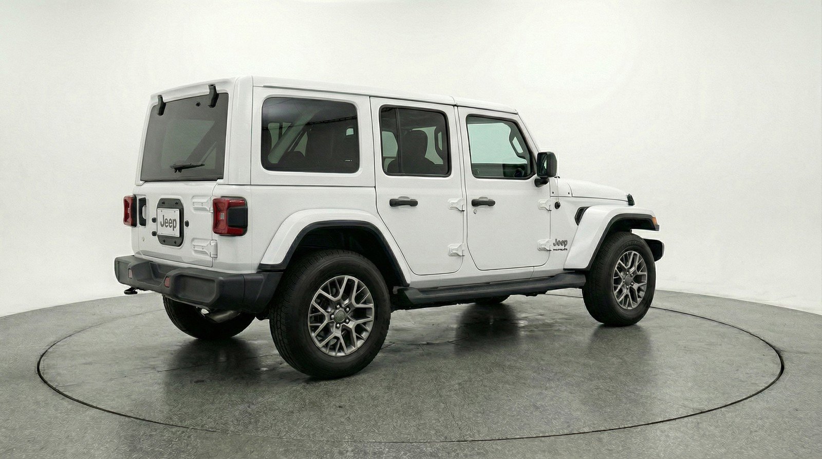 Used 2025 Jeep Wrangler Sahara image 9