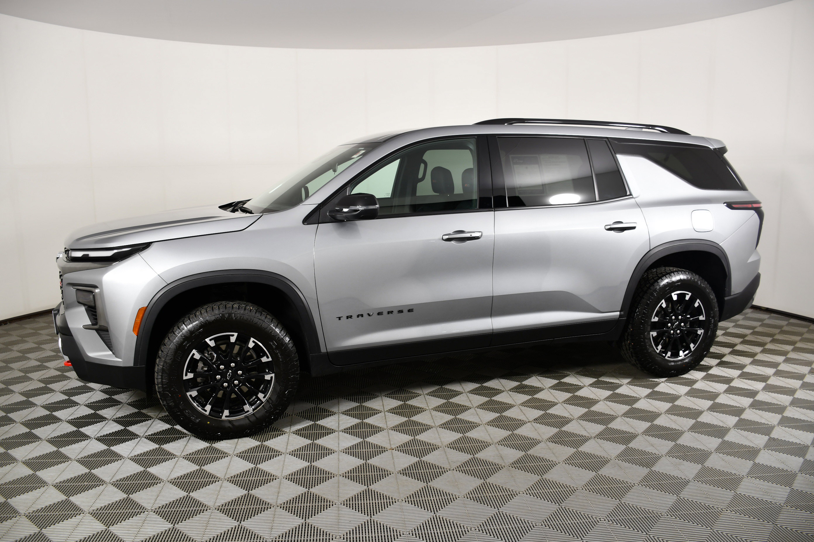 Used 2025 Chevrolet Traverse Z71 image 9