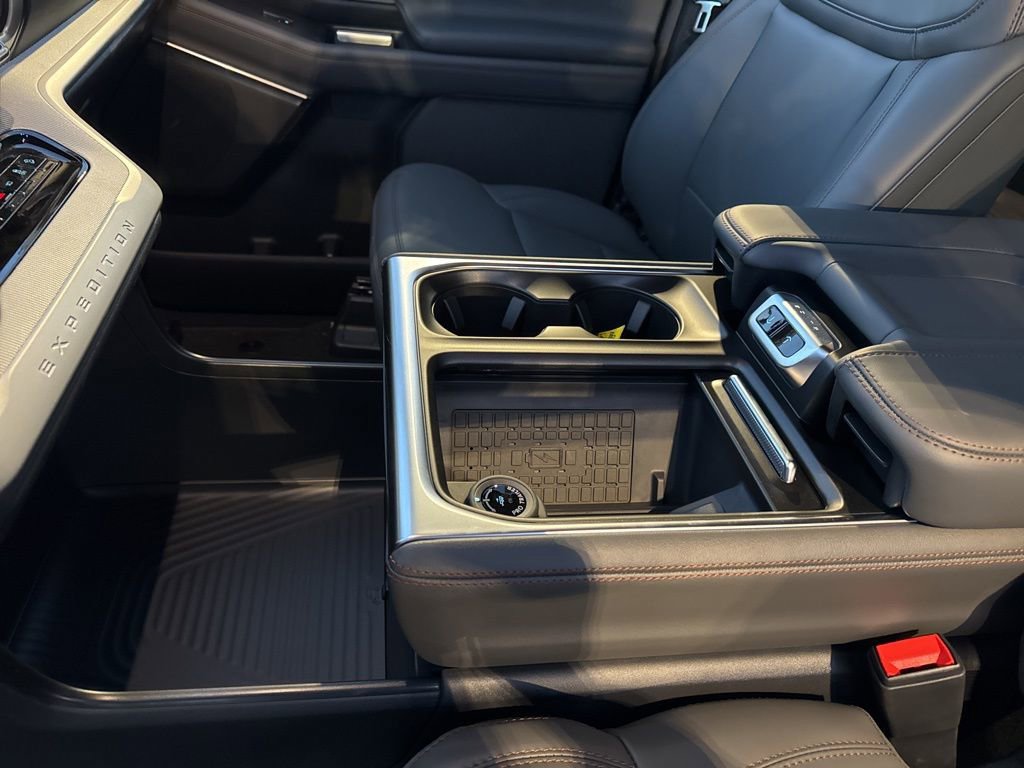 New 2025 Ford Expedition Active image 20