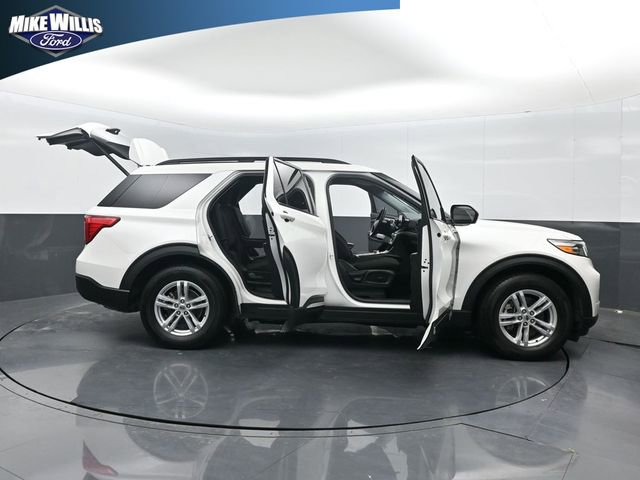 Used 2024 Ford Explorer XLT image 27