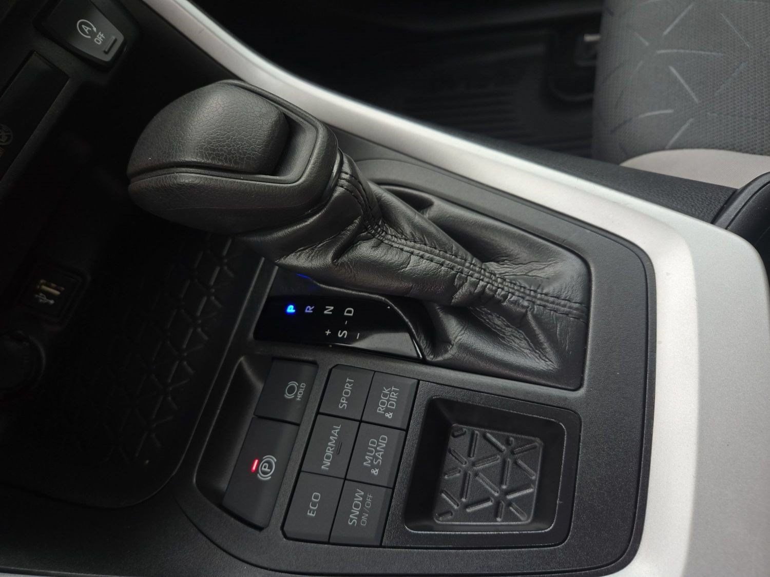 Certified 2024 Toyota RAV4 XLE AWD/4WD image 23
